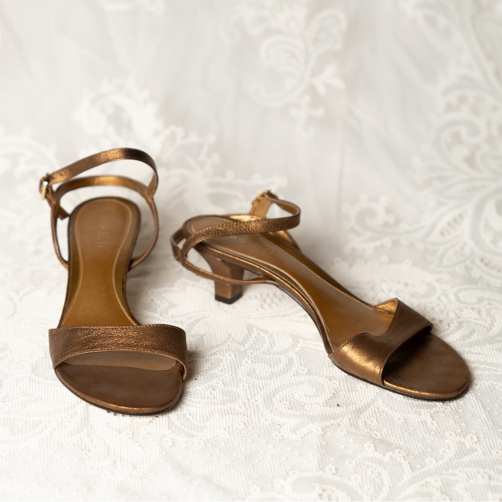 Nice vintage golden kitten heels